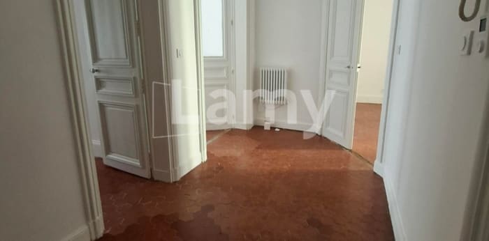 Image 10 sur 13 - Appartement  ·  Location · Marseille (13002) · 3 pièces · 90m²