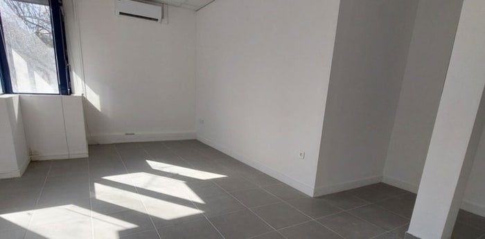 Image 12 sur 30 - Bureaux  ·  Location · Meylan (38240) · 375m²