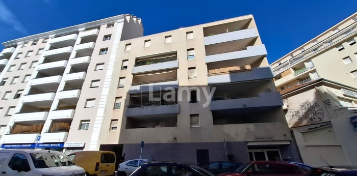 Image 1 sur 3 - Parking/box  ·  Location · Marseille (13008) · 12m²
