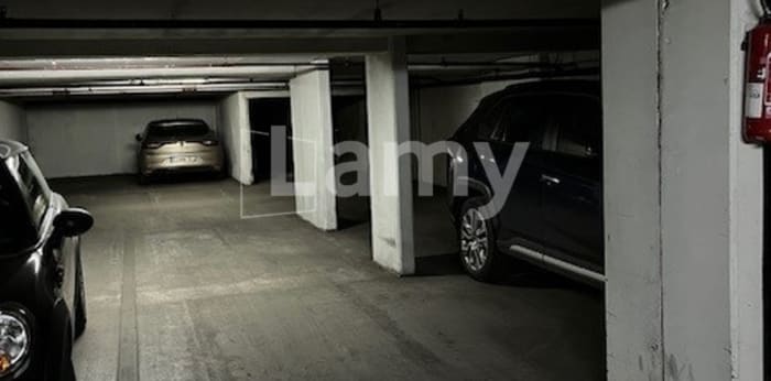 Image 4 sur 5 - Parking/box  ·  Location · Paris (75116) · 12m²