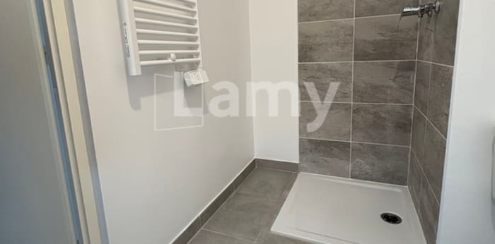 Image 8 sur 11 - Appartement  ·  Location · Les Angles (30133) · 2 pièces · 42m²