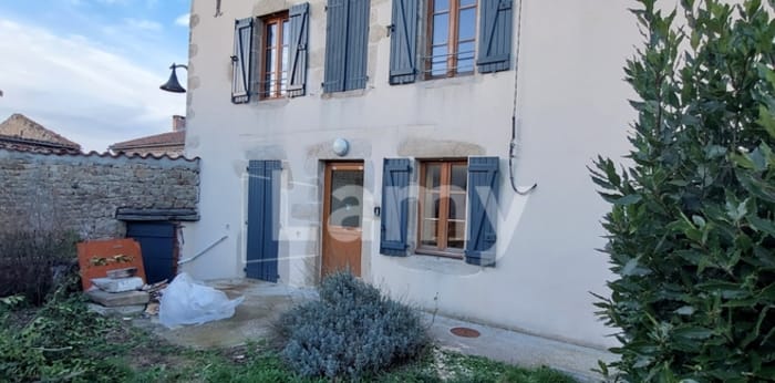 Image 1 sur 14 - Maison/villa  ·  Location · Egliseneuve Des Liards (63490) · 106m²