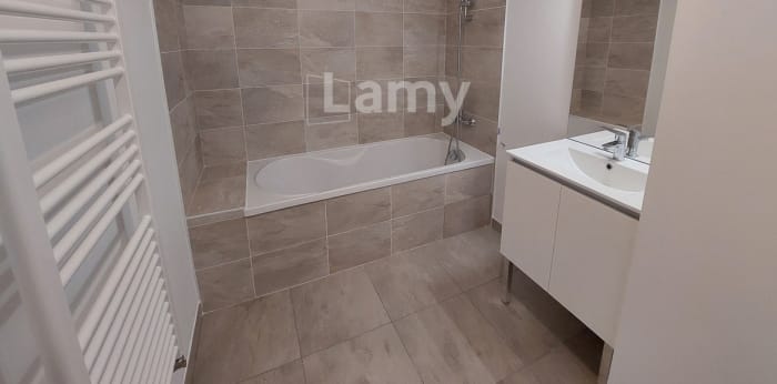 Image 2 sur 8 - Appartement  ·  Location · Meyzieu (69330) · 2 pièces · 41m²