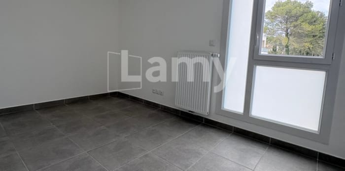 Image 4 sur 11 - Appartement  ·  Location · Les Angles (30133) · 2 pièces · 42m²