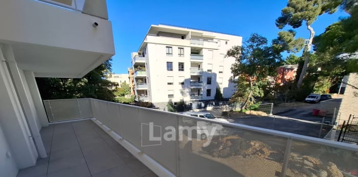 Image 4 sur 12 - Appartement  ·  Location · Marseille 10 (13010) · 3 pièces · 62m²