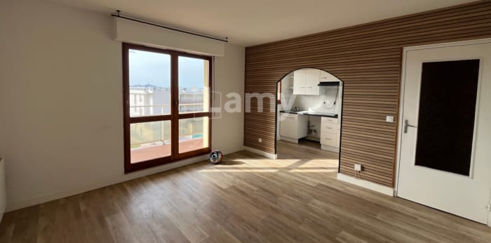 Image 2 sur 11 - Appartement  ·  Location · Marseille (13009) · 2 pièces · 41m²
