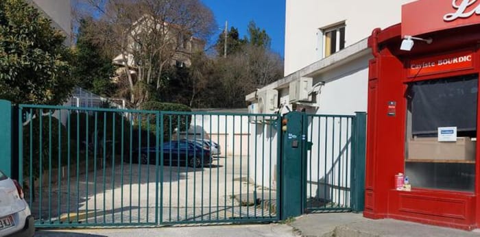 Image 1 sur 7 - Parking/box  ·  Location · Nimes (30000) · 15m²