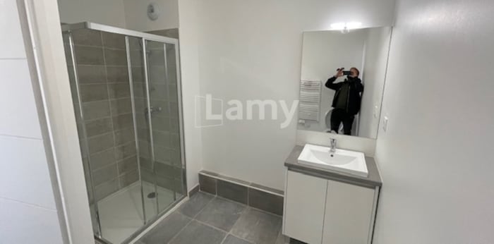 Image 3 sur 7 - Appartement  ·  Location · Nimes (30900) · 2 pièces · 43m²