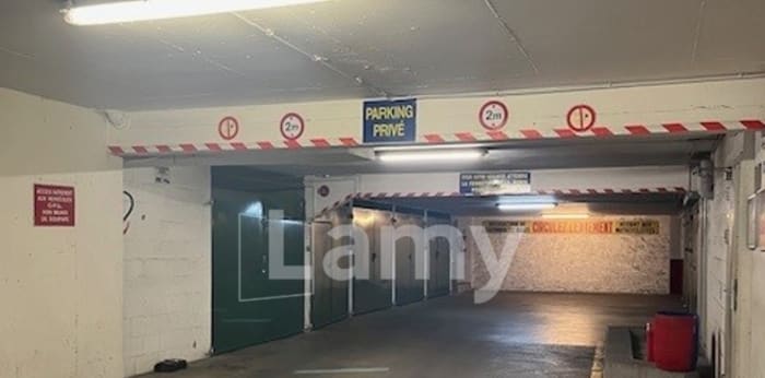 Image 3 sur 3 - Parking/box  ·  Location · Paris (75017) · 12m²