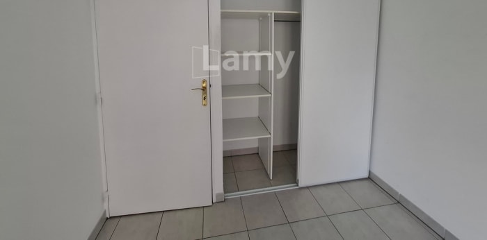 Image 8 sur 13 - Appartement  ·  Location · Marseille (13003) · 3 pièces · 59m²