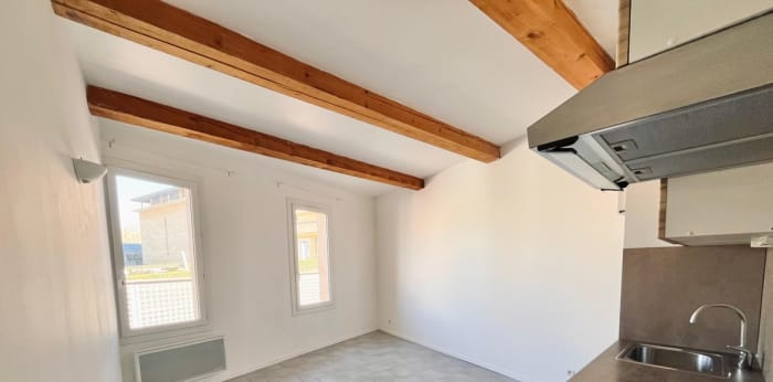 Image 2 sur 8 - Appartement  ·  Location · Aix En Provence (13100) · 1 pièce · 21m²