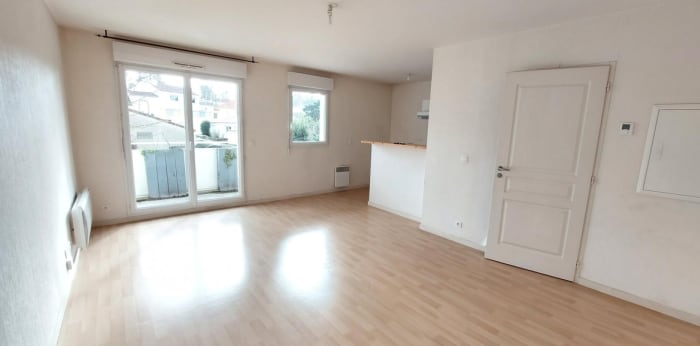Image 3 sur 10 - Appartement  ·  Location · La Roche Sur Yon (85000) · 2 pièces · 45m²