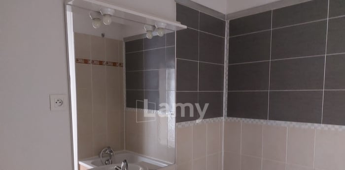 Image 10 sur 11 - Appartement  ·  Location · Nimes (30900) · 2 pièces · 47m²