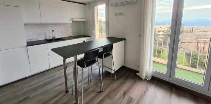 Image 1 sur 8 - Appartement  ·  Location · Aix En Provence (13090) · 4 pièces · 70m²