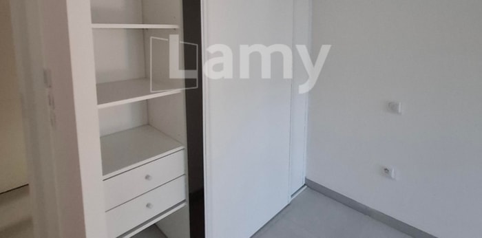 Image 7 sur 12 - Appartement  ·  Location · Marseille (13008) · 3 pièces · 67m²