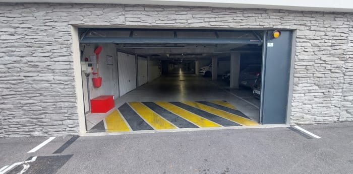 Image 9 sur 11 - Parking/box  ·  Location · Marseille (13008) · 12m²