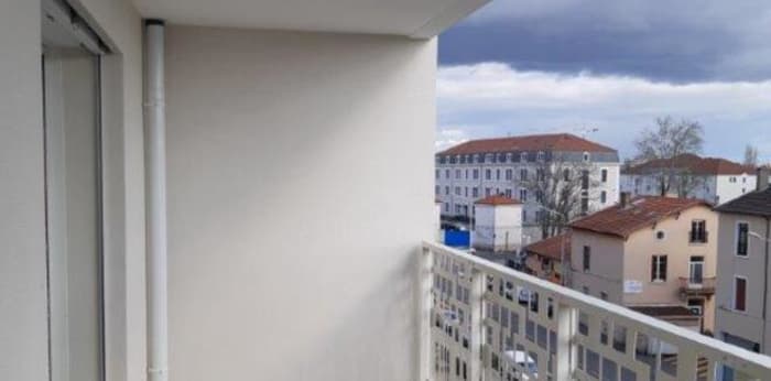 Image 2 sur 6 - Appartement  ·  Location · Lyon (69007) · 4 pièces · 83m²