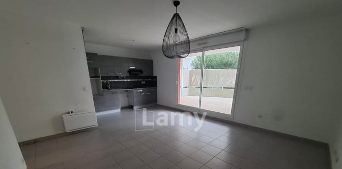 Image 3 sur 10 - Appartement  ·  Location · Le Rove (13740) · 2 pièces · 47m²