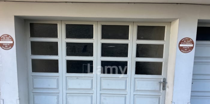 Image 1 sur 3 - Parking/box  ·  Location · Lons Le Saunier (39000) · 10m²