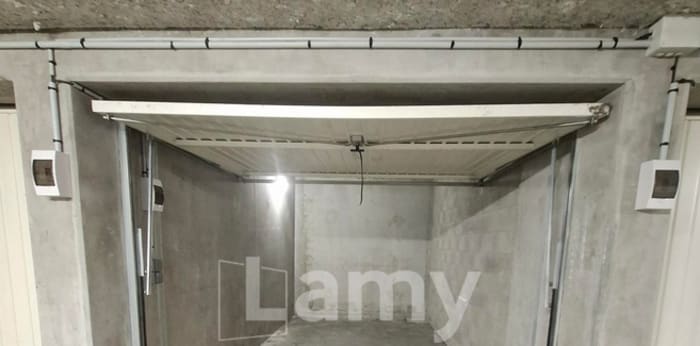 Image 1 sur 3 - Parking/box  ·  Location · Annecy (74000) · 12m²