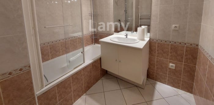 Image 9 sur 11 - Appartement  ·  Location · St Martin D Heres (38400) · 2 pièces · 49m²