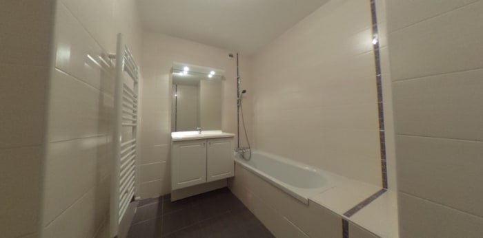 Image 7 sur 9 - Appartement  ·  Location · Grenoble (38000) · 3 pièces · 75m²