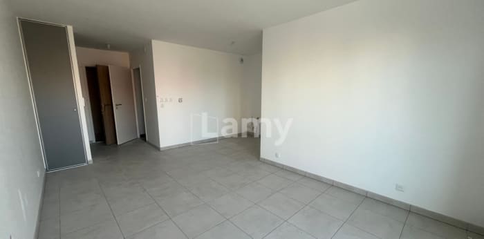 Image 2 sur 8 - Appartement  ·  Location · Dijon (21000) · 1 pièce · 28m²