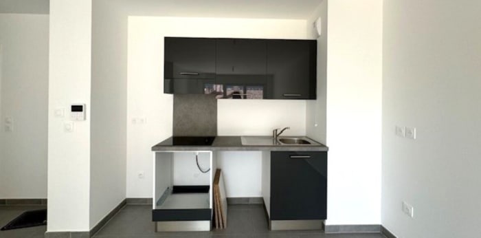 Image 7 sur 11 - Appartement  ·  Location · La Trinite (06340) · 2 pièces · 43m²
