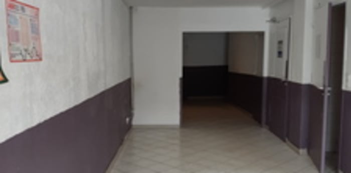 Image 4 sur 9 - Local  ·  Location · Sens (89100) · 182m²