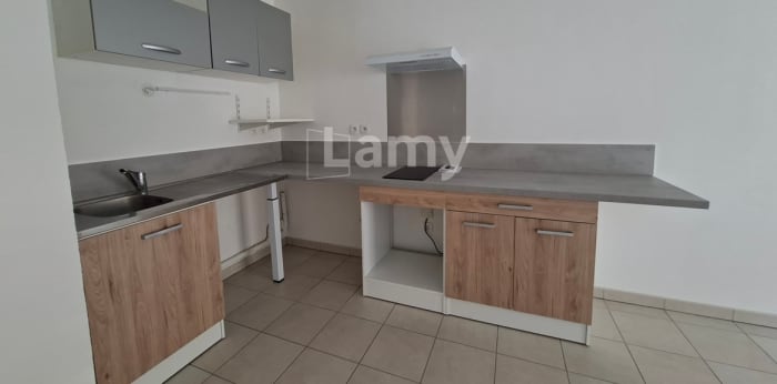 Image 2 sur 7 - Appartement  ·  Location · Sisteron (04200) · 2 pièces · 43m²