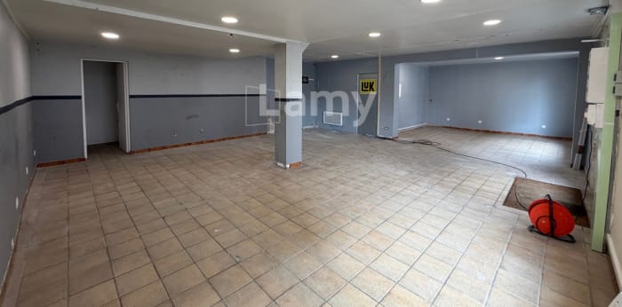 Image 2 sur 11 - Local  ·  Location · Montataire (60160) · 83m²