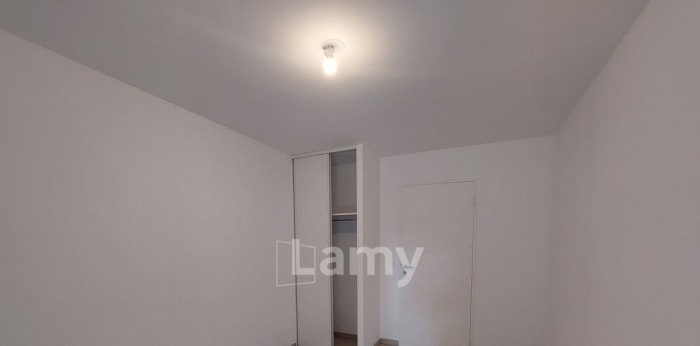 Image 8 sur 9 - Appartement  ·  Location · Bourg En Bresse (01000) · 2 pièces · 48m²