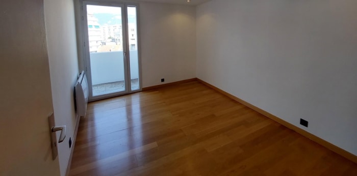 Image 8 sur 14 - Appartement  ·  Location · Grenoble (38100) · 3 pièces · 72m²