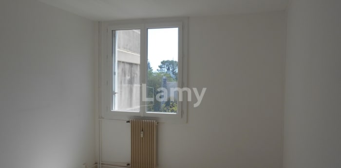 Image 10 sur 16 - Appartement  ·  Location · Nimes (30000) · 4 pièces · 75m²