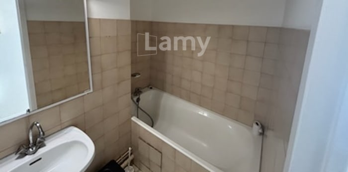 Image 6 sur 8 - Appartement  ·  Location · Lons Le Saunier (39000) · 1 pièce · 25m²