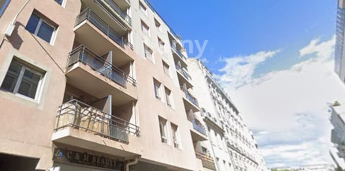 Image 1 sur 3 - Parking/box  ·  Location · Lyon (69007) · 10m²