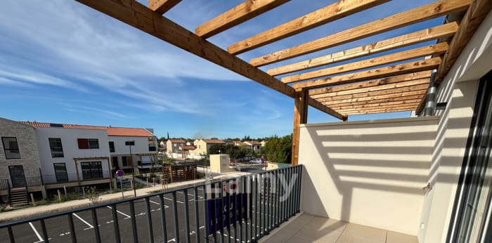 Image 1 sur 8 - Appartement  ·  Location · St Etienne Du Gres (13103) · 3 pièces · 58m²