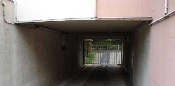 Image 2 sur 3 - Parking/box  ·  Location · Reims (51100) · 12m²