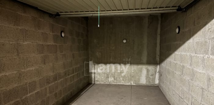 Image 1 sur 7 - Parking/box  ·  Location · Dijon (21000)
