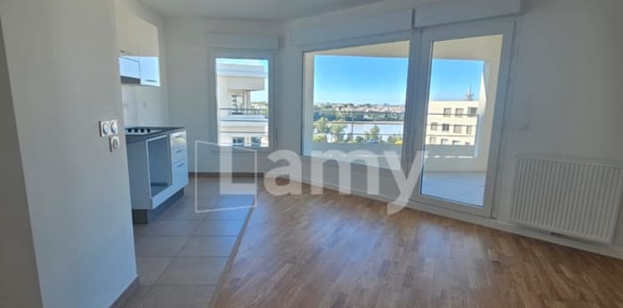 Image 2 sur 6 - Appartement  ·  Location · Bordeaux (33100) · 77m²