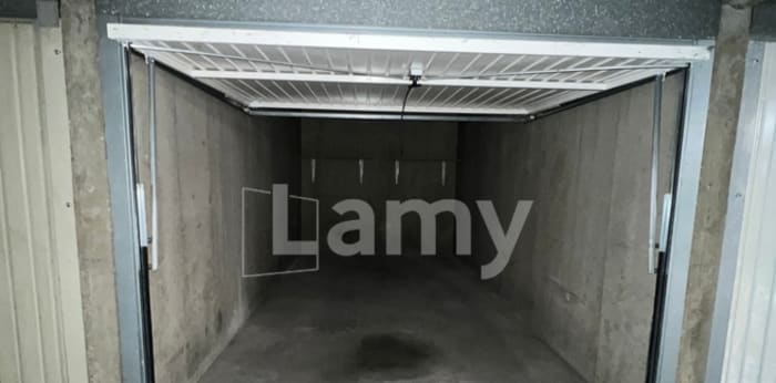 Image 1 sur 5 - Parking/box  ·  Location · Lyon (69003) · 9m²