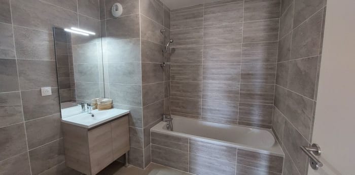Image 14 sur 30 - Appartement  ·  Location · Nimes (30900) · 3 pièces · 72m²