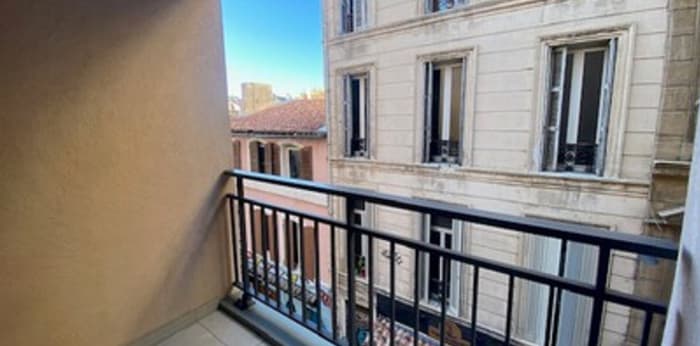 Image 2 sur 16 - Appartement  ·  Location · Marseille (13006) · 3 pièces · 72m²