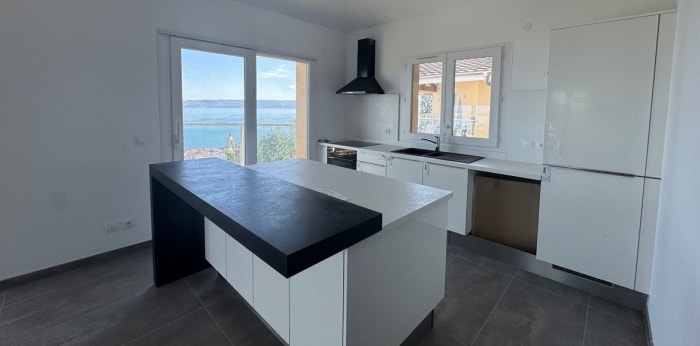 Image 8 sur 15 - Appartement  ·  Location · Evian Les Bains (74500) · 4 pièces · 115m²