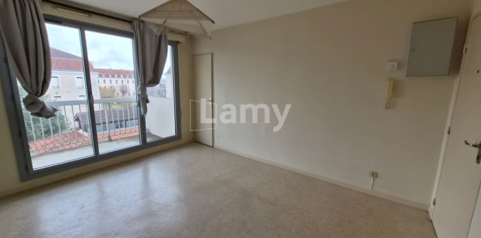 Image 3 sur 7 - Appartement  ·  Location · Auxerre (89000) · 2 pièces · 31m²