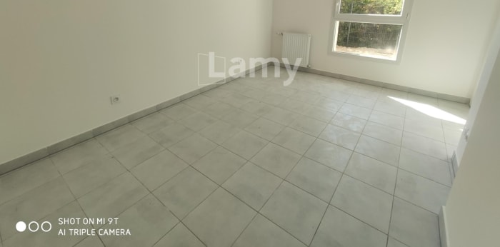 Image 7 sur 8 - Appartement  ·  Location · Bedarrides (84370) · 3 pièces · 61m²