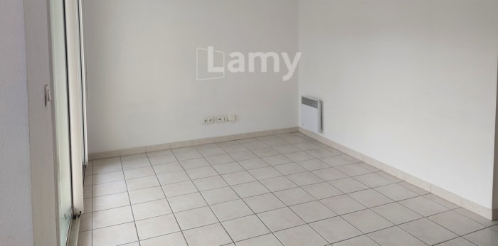 Image 3 sur 11 - Appartement  ·  Location · Nimes (30900) · 2 pièces · 47m²