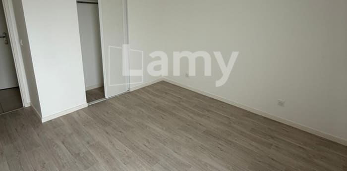 Image 3 sur 6 - Appartement  ·  Location · Talence (33400) · 5 pièces · 107m²