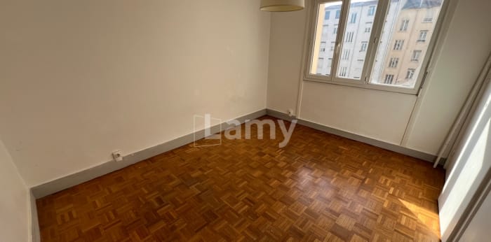 Image 9 sur 12 - Appartement  ·  Location · Villeurbanne (69100) · 4 pièces · 72m²