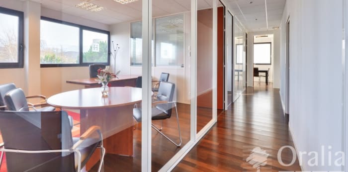 Image 10 sur 12 - Bureaux  ·  Vente · Dardilly (69570) · 13 pièces · 426m²